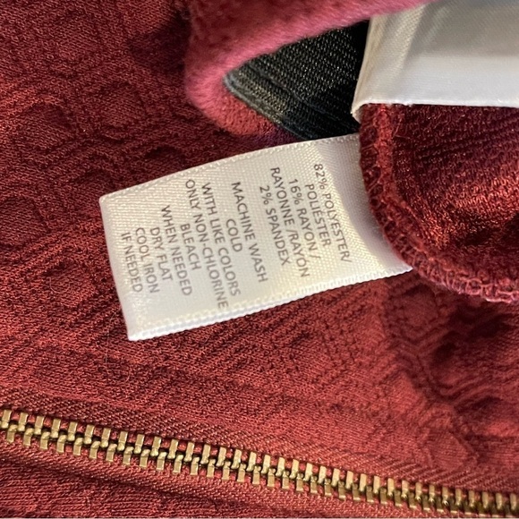 Loft high waisted stretch pencil skirt w/ side zip and back kick pleat!❤️ - Picture 7 of 8